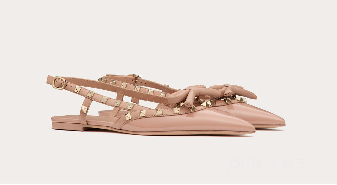 حذاء مسطح مدبب بتفاصيل قوس مرصعة بالمسامير - فيرازيا