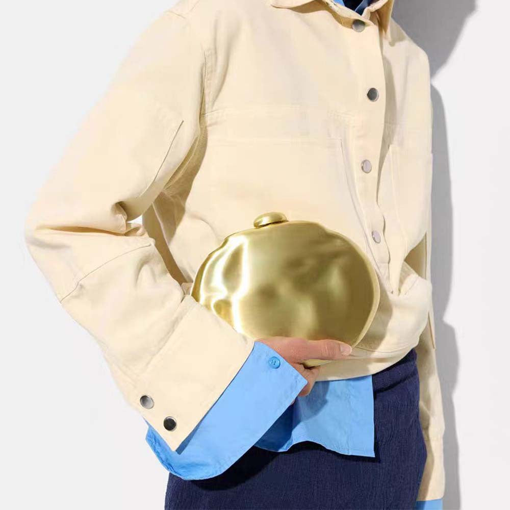 حقيبة كلاتش معدنية منحوتة بحزام سلسلة – أوريليا