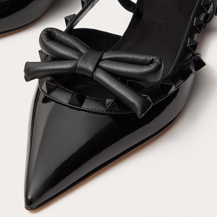 حذاء مسطح مدبب بتفاصيل قوس مرصعة بالمسامير - فيرازيا