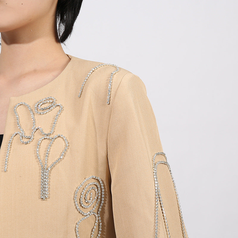 طقم جاكيت قصير مطرز وبنطال واسع الساقين - إيلارا