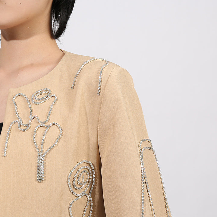 طقم جاكيت قصير مطرز وبنطال واسع الساقين - إيلارا