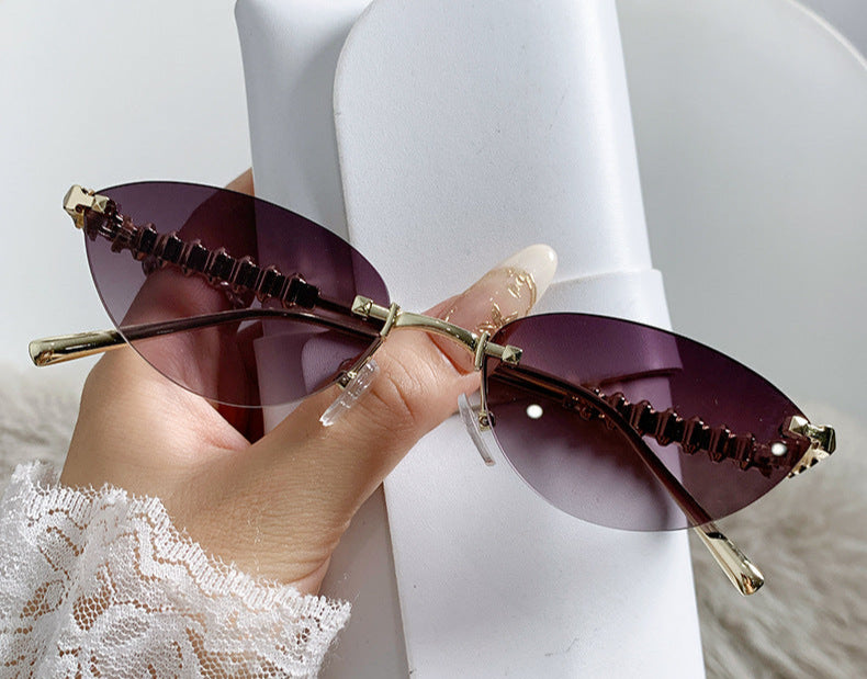 Ohrringe mit zweilagiger Textur und graviertem Detail – Akoma 