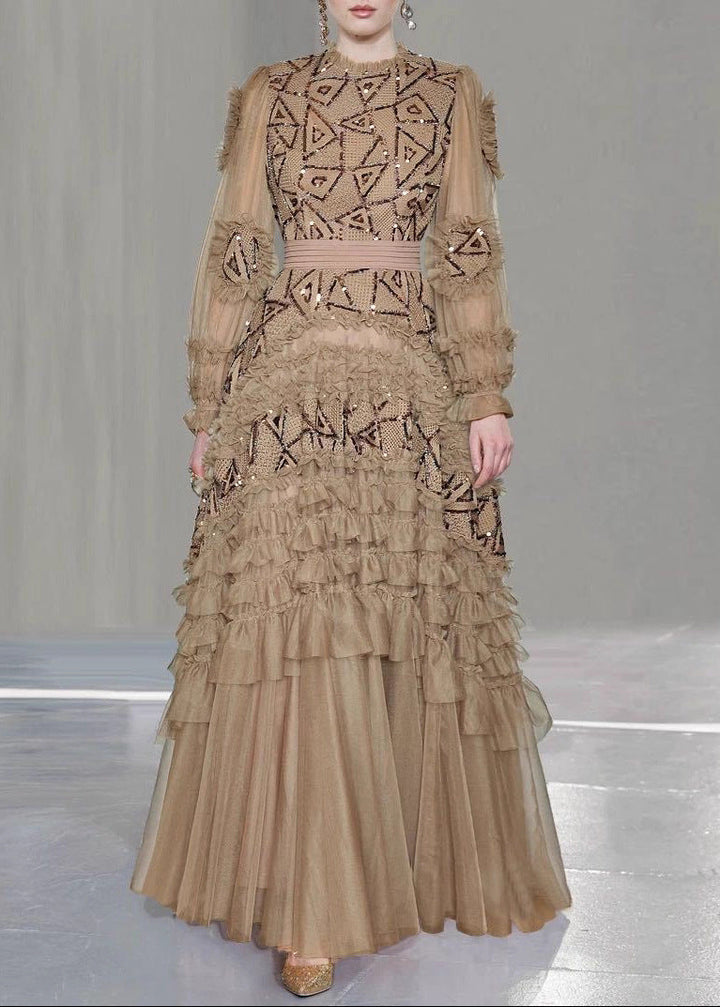 فستان تول مطرز هندسيًا مع كشكشة متعددة الطبقات – كاميلا