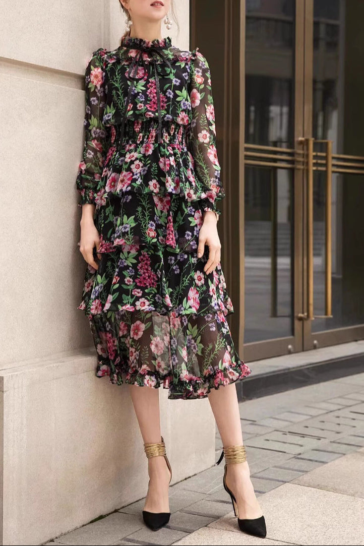 فستان شيفون متوسط ​​الطول بطبعة زهور وفتحة رقبة مزينة بفيونكة – فلورا