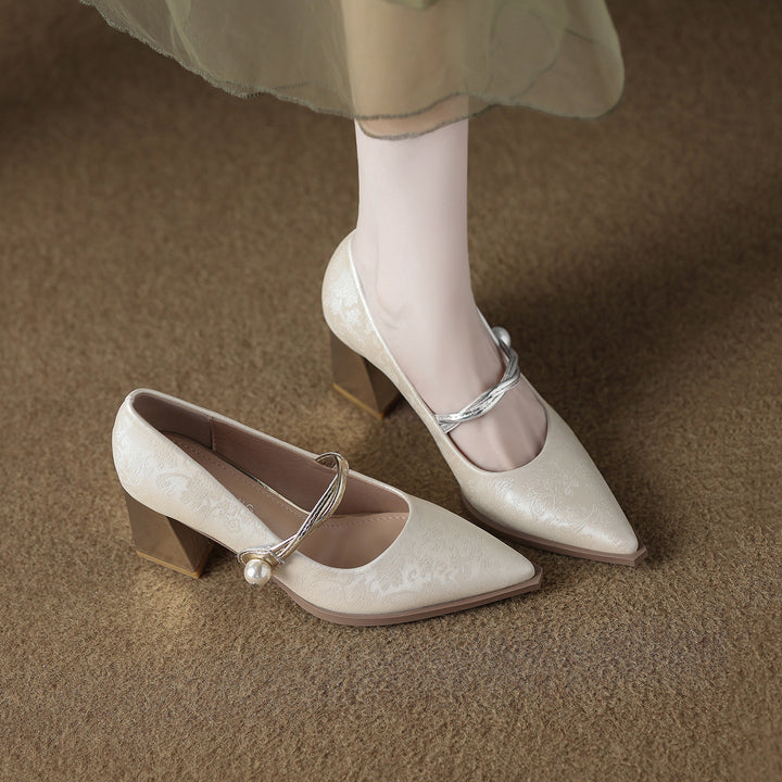 حذاء بكعب عريض برباط وتشطيب من جلد السويد - نويرفا