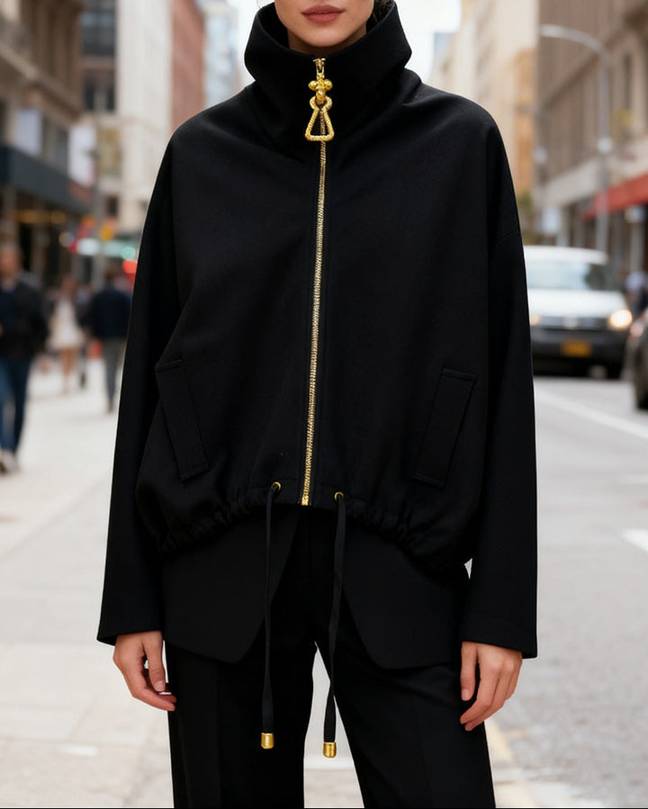 جاكيت بياقة عالية وسحاب أمامي مع حلية ذهبية - أوريا