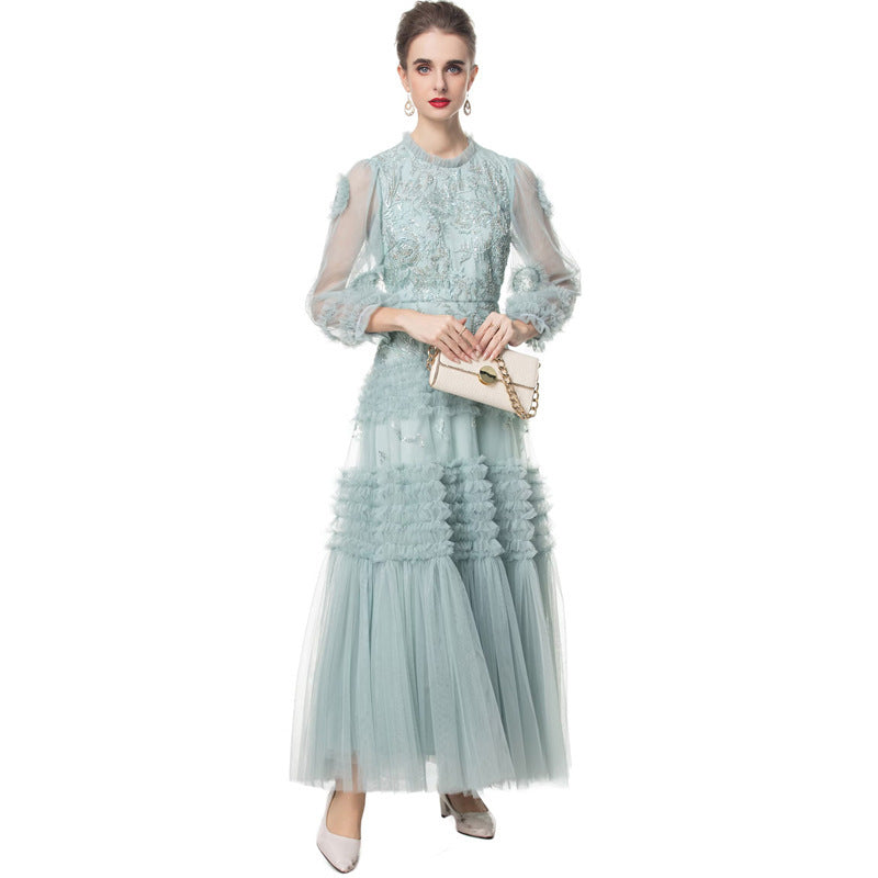 فستان من التول المطرز مع تنورة بكشكشة متعددة الطبقات – الصفاء