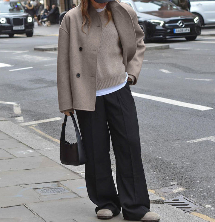 بدلة مصممة خصيصًا بأزرار ذهبية – مارون