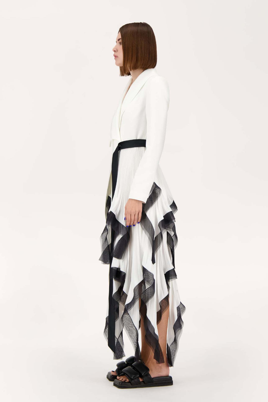 costume évasé sur mesure avec manches bouffantes en satin – VALENCIA 
