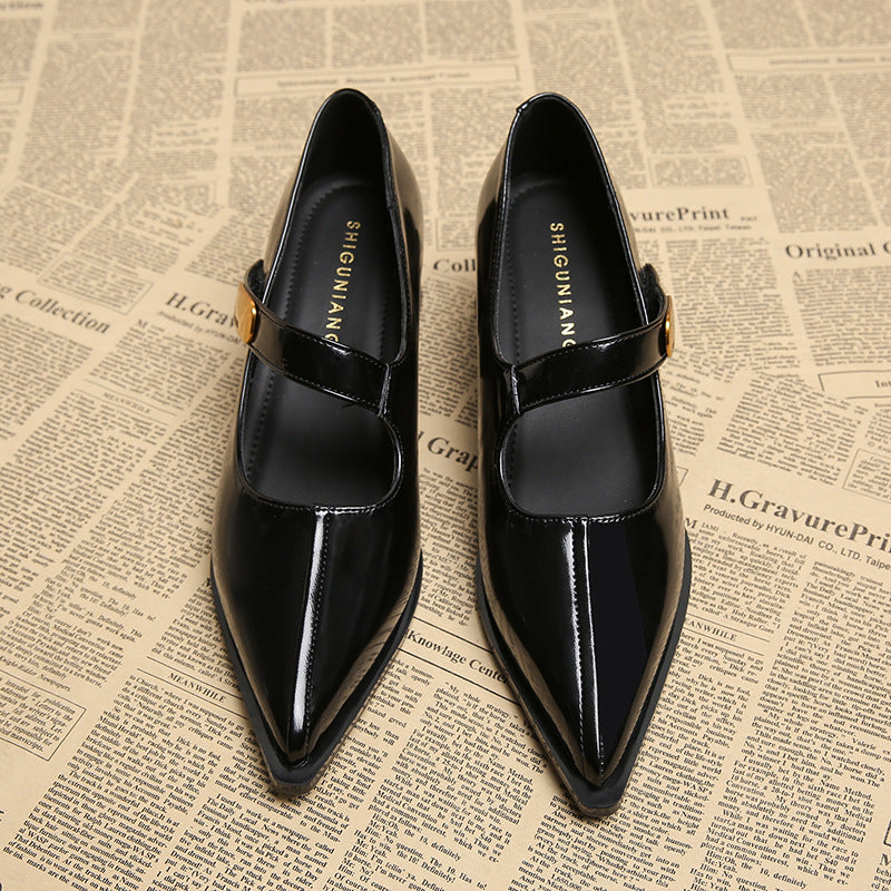 حذاء بكعب سميك بمقدمة مدببة وحزام ذهبي مميز - أوريلياوو