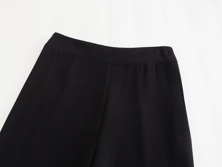 بدلة مصممة خصيصًا بأزرار ذهبية – مارون