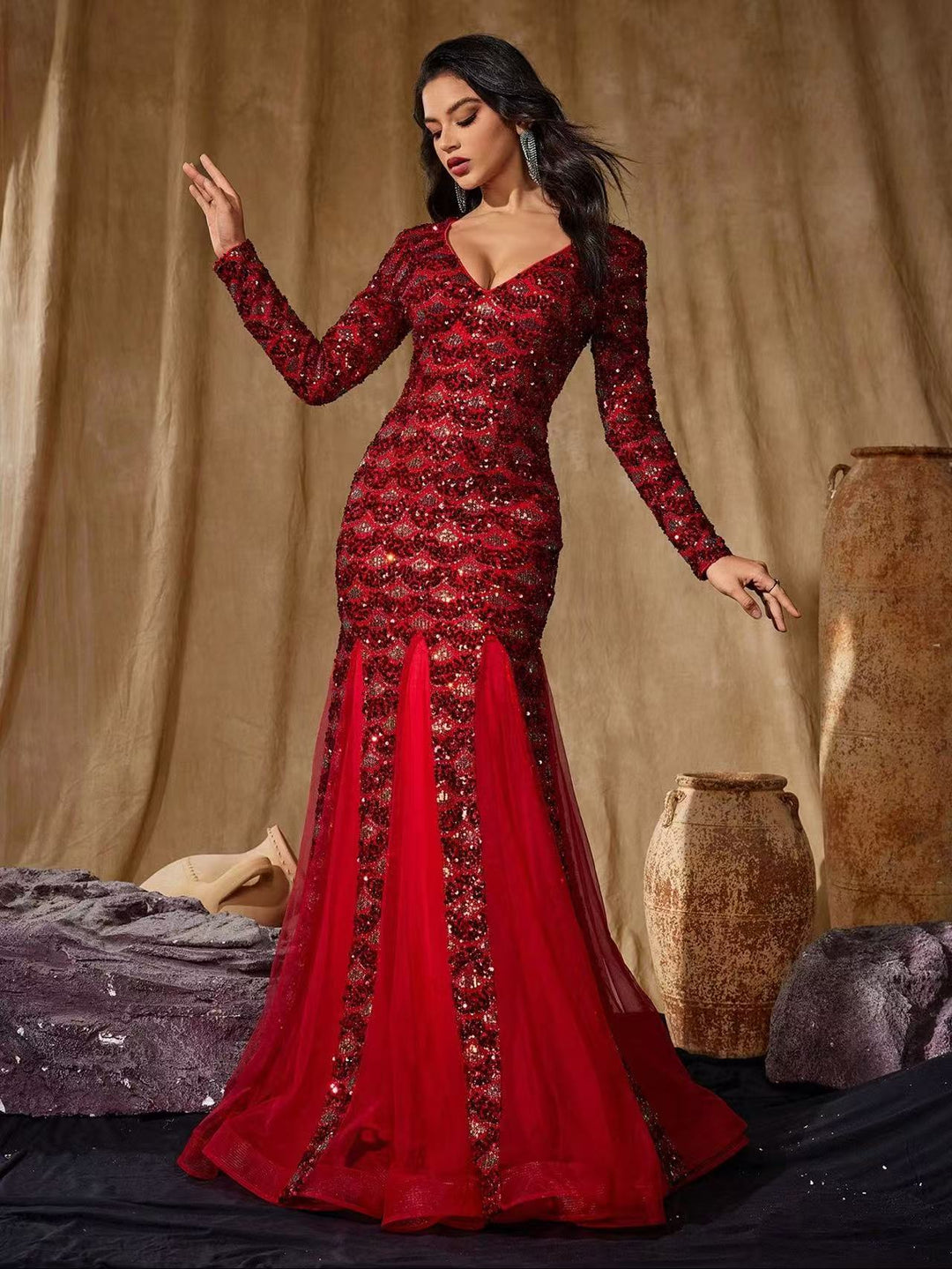 فستان حورية البحر بأكمام طويلة مزين بالترتر وألواح شبكية – سكارليني