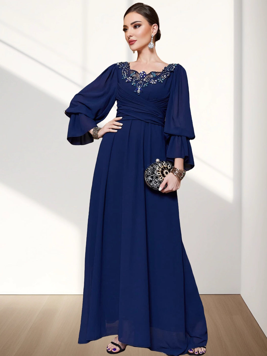 فستان بأكمام طويلة وقصة A مع رقبة مطرزة - أمانزيا