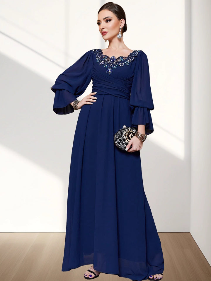 فستان بأكمام طويلة وقصة A مع رقبة مطرزة - أمانزيا