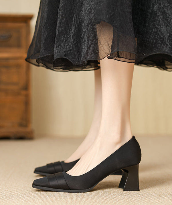 حذاء بكعب عريض مع شريط من الساتان – أريازلي