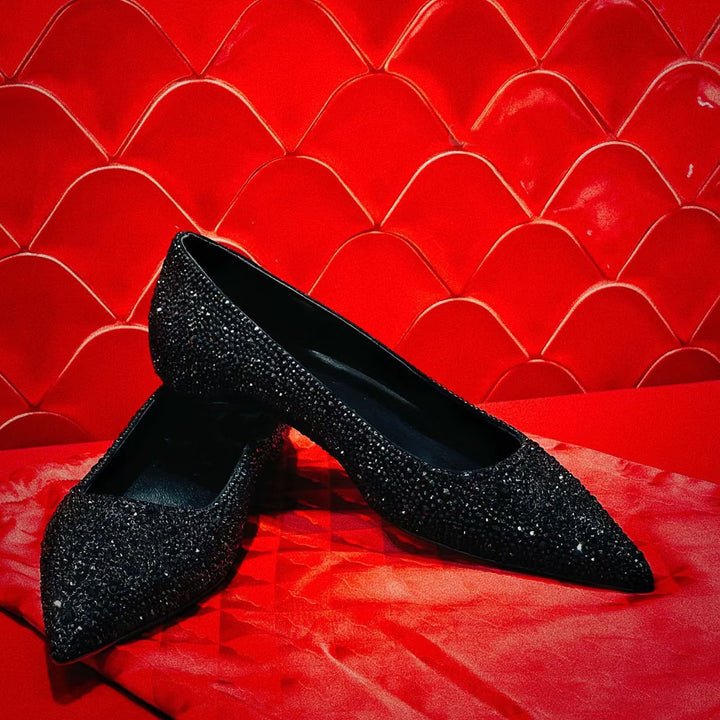 حذاء مسطح مدبب مزين بالكريستال – أريازفو