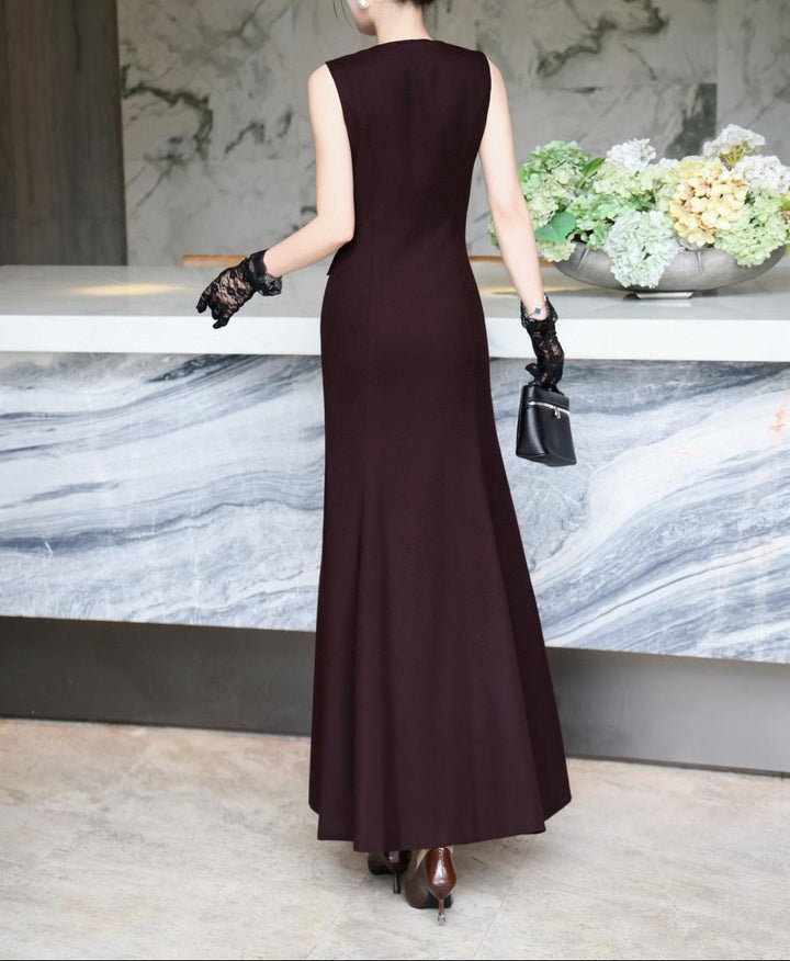 فستان بدون أكمام مزدوج الصدر مع بروش مزهر – نوار