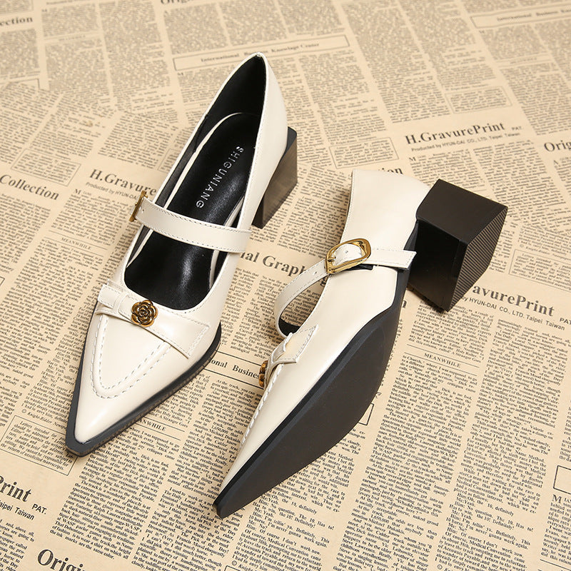 حذاء بكعب سميك مدبب مع حزام بإبزيم مزهر – أوريليافو