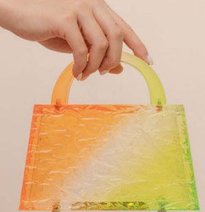 حقيبة يد أكريليك متدرجة اللون بمقبض منحوت – نوليفا