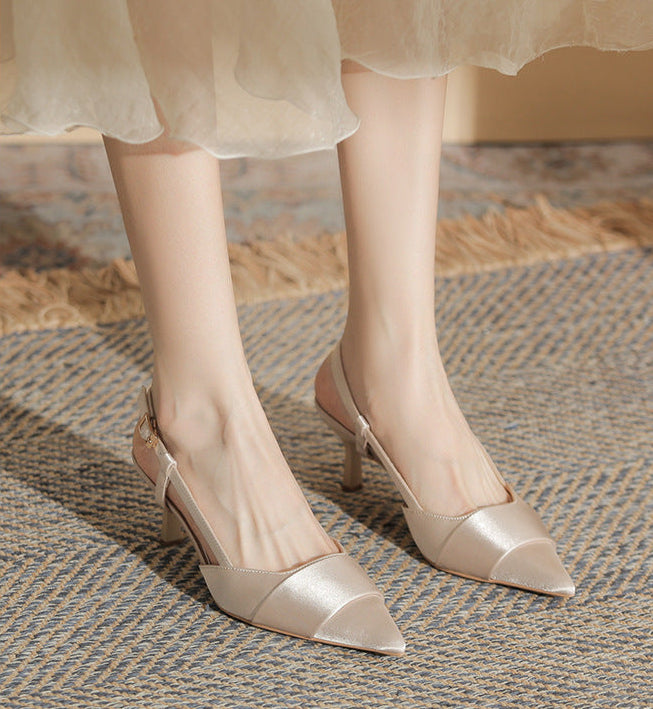 حذاء بكعب عالٍ مدبب مع شريط ساتان متقاطع – سيلينيزلا