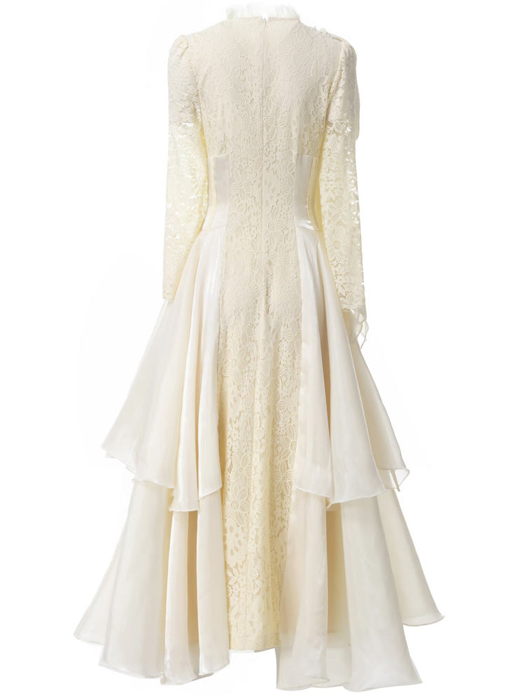 فستان طويل من الدانتيل مع تنورة غير متماثلة متعددة الطبقات - أوريليفا
