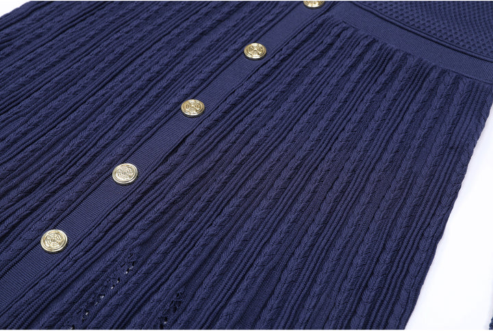 فستان محبوك بأكمام طويلة وأزرار أمامية – إلارا