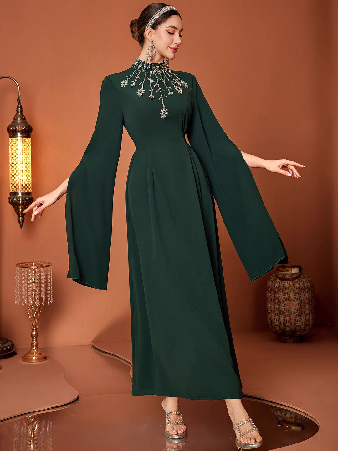 costume évasé sur mesure avec manches bouffantes en satin – VALENCIA 