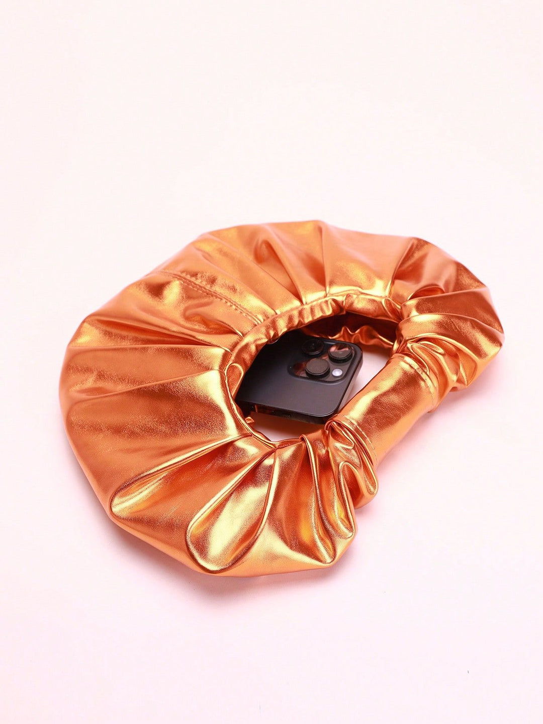 حقيبة بمقبض معدني مكشكش بتصميم دائري – نوفانفي