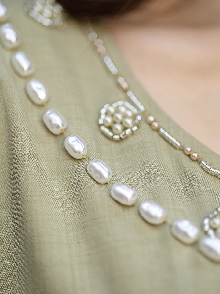 op maat gemaakte flare-pak met satijnen pofmouwen – VALENCIA 