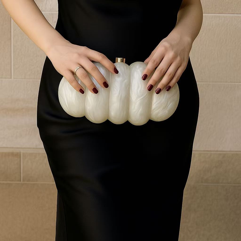 sculpted fuchsia resin clutch with glossy finish – RUBINA