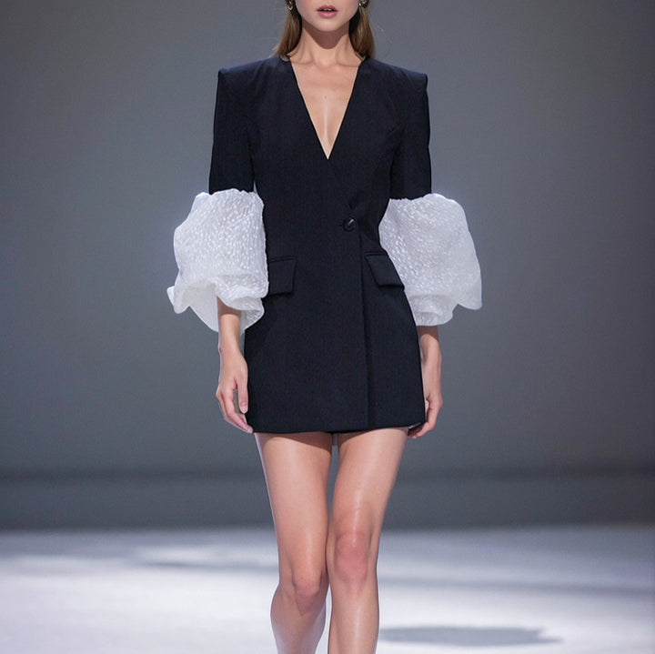 فستان بليزر قصير بأكمام منفوخة متباينة اللون – نوفاكر