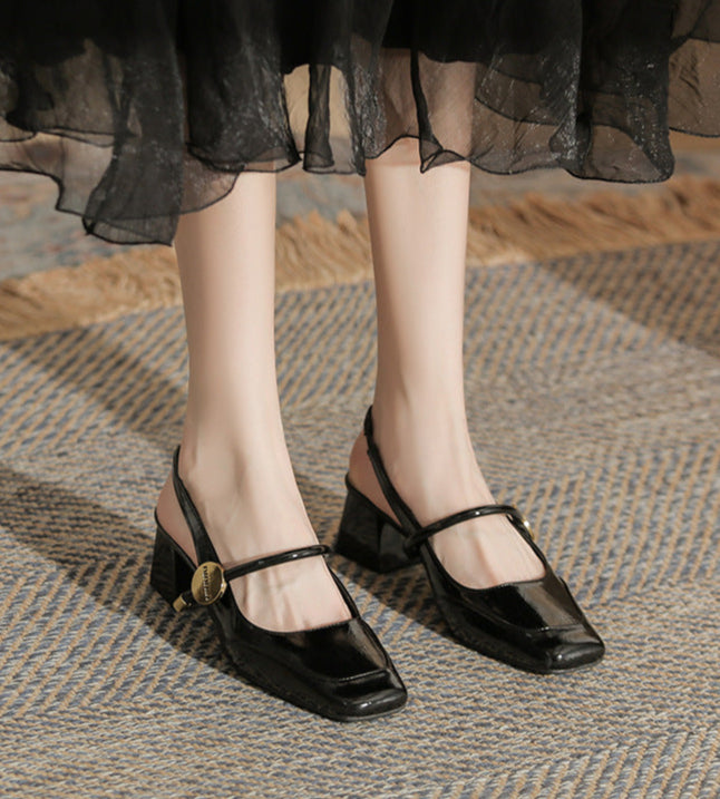 حذاء بكعب سميك مفتوح من الخلف مع حزام معدني بأزرار – أوريليادوي