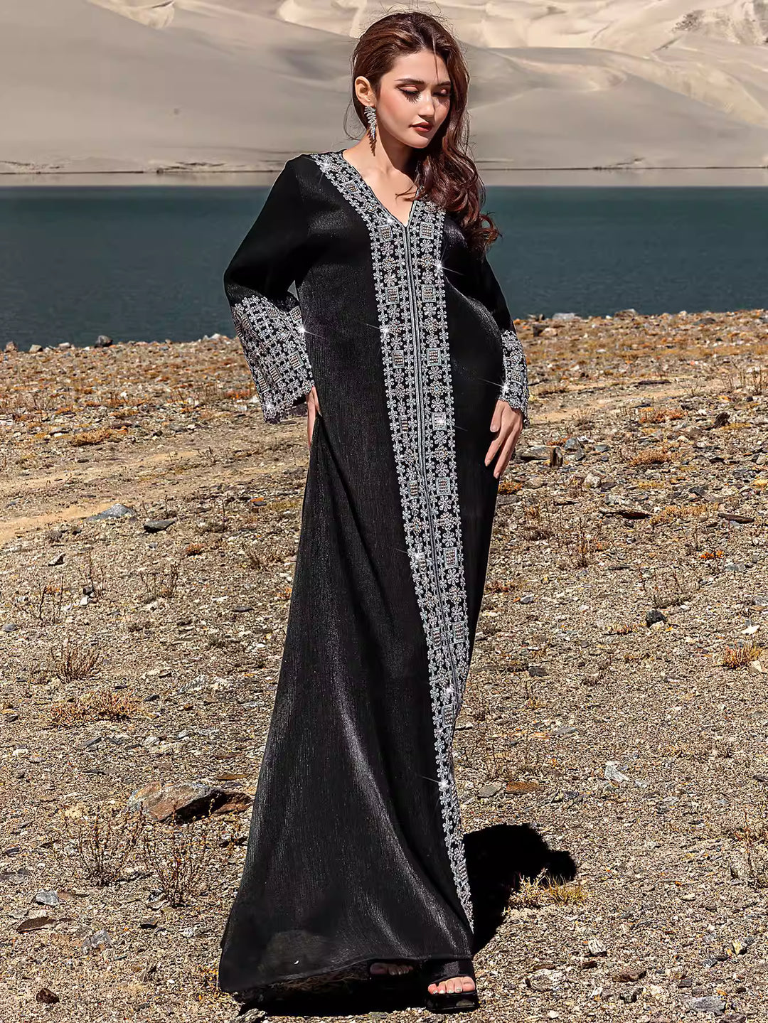 Embroidered Black Open Abaya with V-Neck Detail – SAFIYA