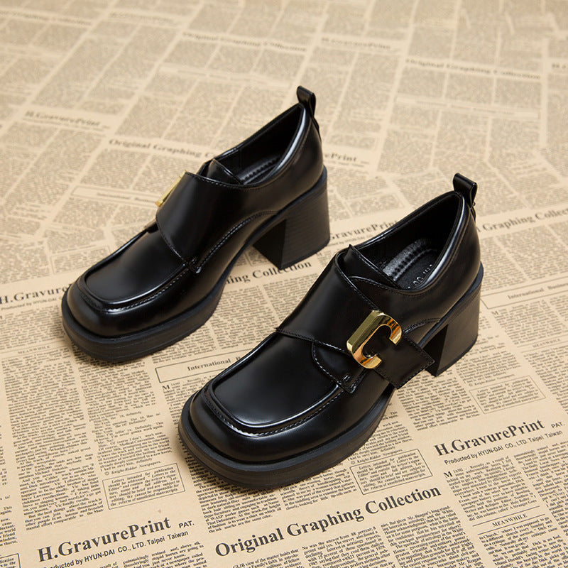 حذاء بكعب سميك مع مشبك ذهبي – سيلينفرو