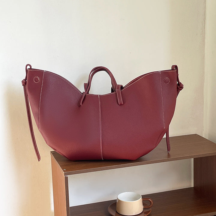 بلوزة مخملية بأكمام طويلة وياقة مزينة – تامر