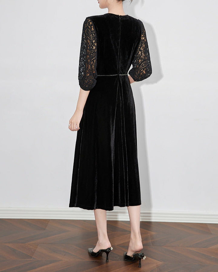 Kurzärmeliges Midikleid mit 3D-Blumenapplikationen - BLOOMIQ 