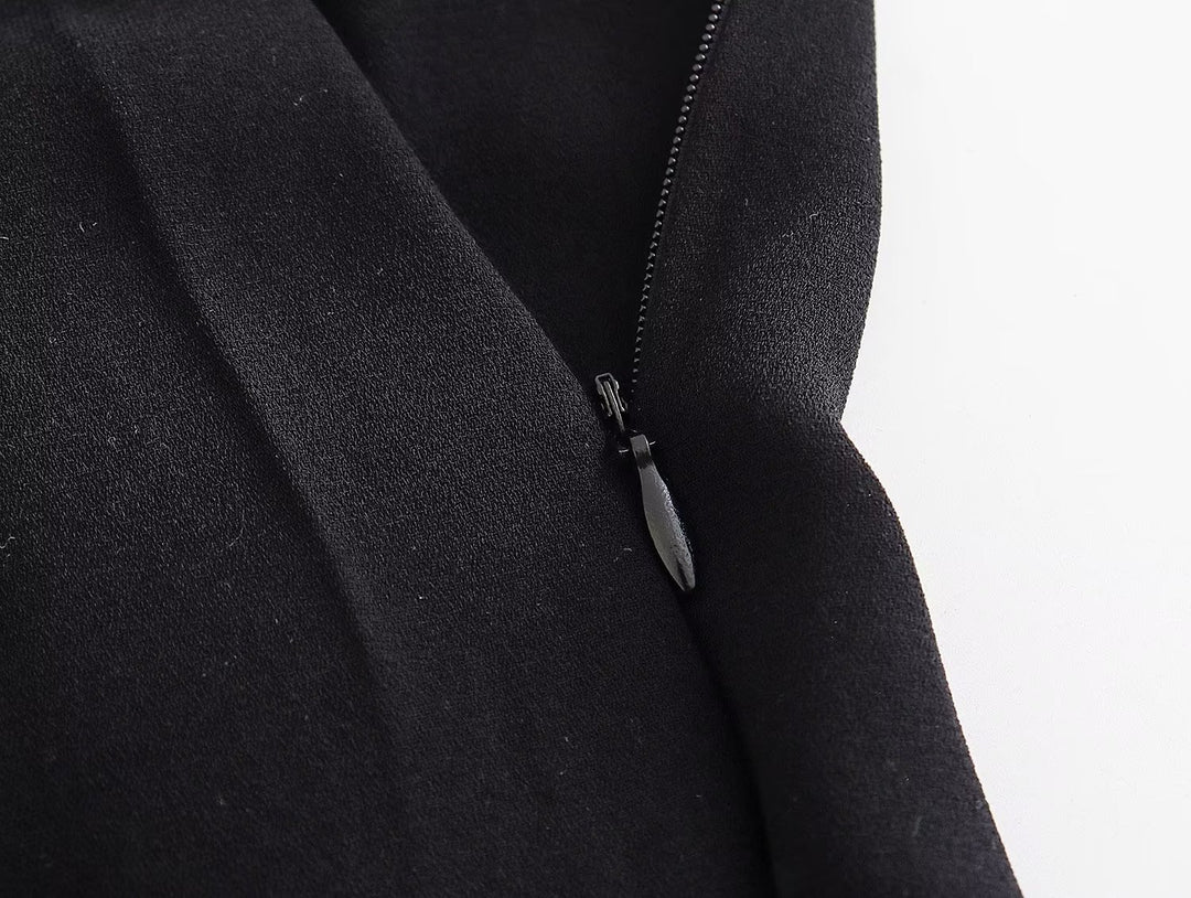 بدلة مصممة خصيصًا بأزرار ذهبية – مارون