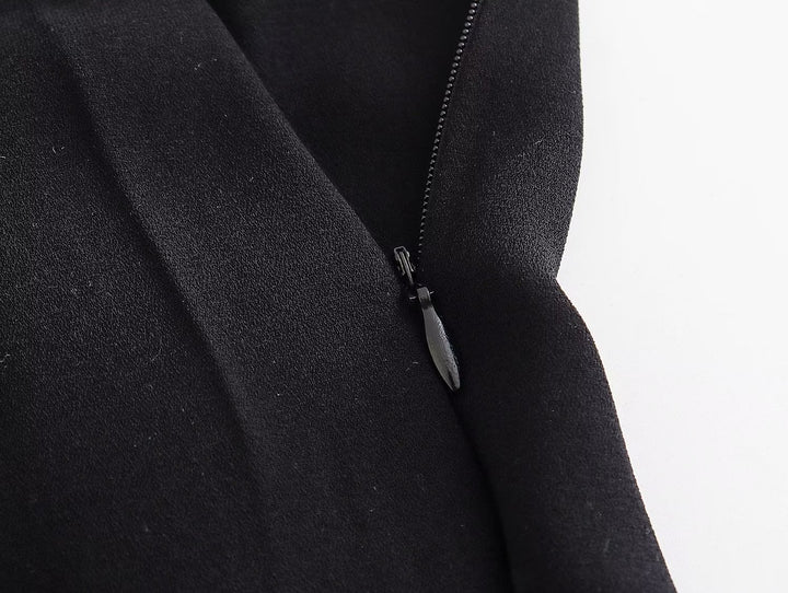 بدلة مصممة خصيصًا بأزرار ذهبية – مارون