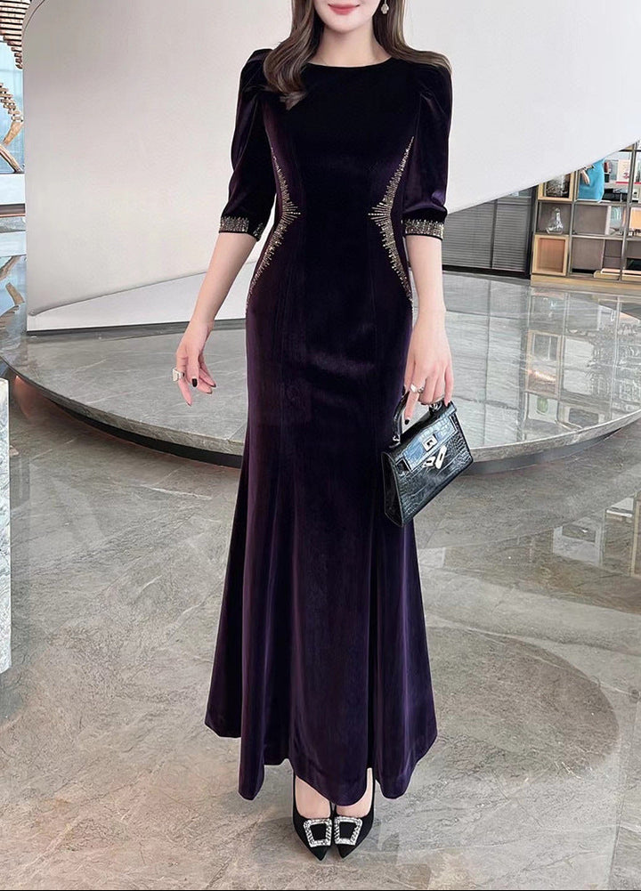 velvet evening gown with embellished contour – NOIRÉ