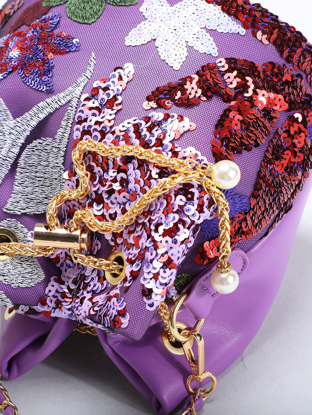 حقيبة دلو مزينة بالترتر الزهري مع حزام سلسلة – أميليير