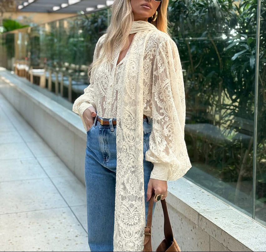 بدلة مصممة خصيصًا بأزرار ذهبية – مارون