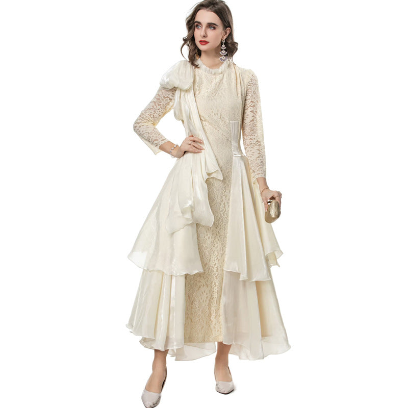 فستان طويل من الدانتيل مع تنورة غير متماثلة متعددة الطبقات - أوريليفا
