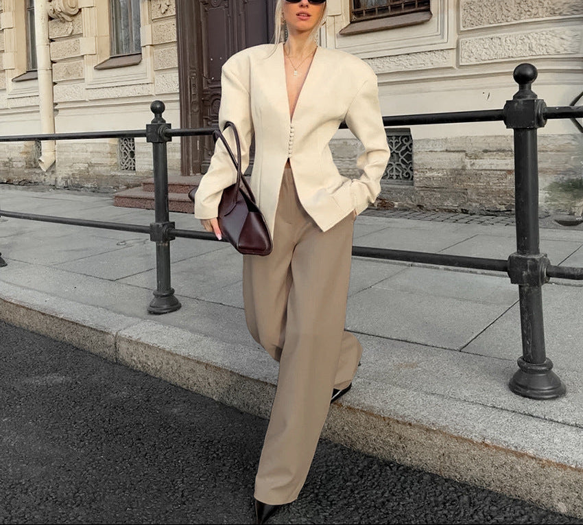 structured V-neck blazer with sculpted shoulders – MAELLE