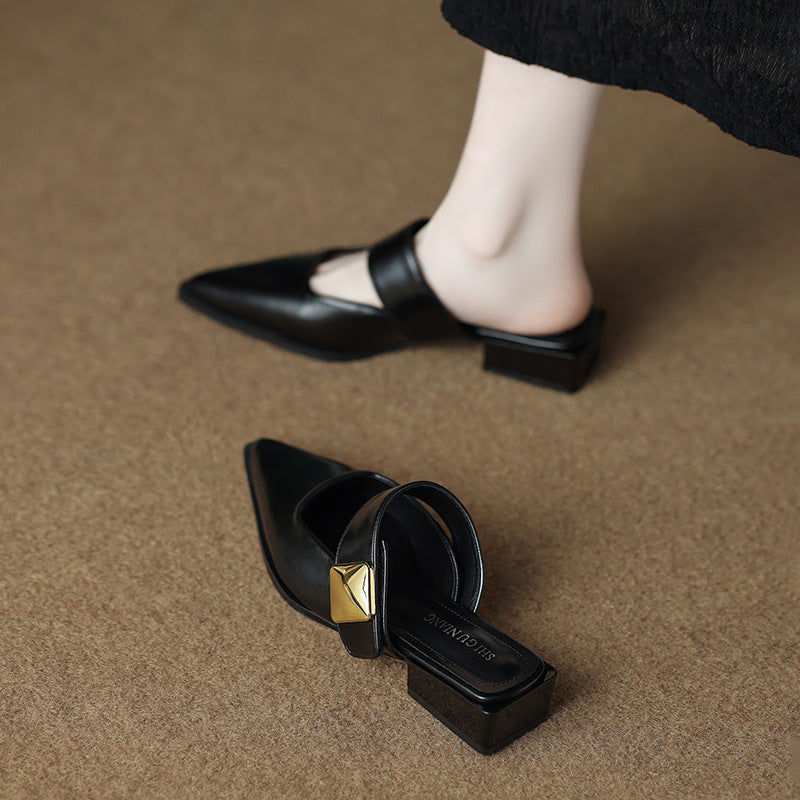 حذاء ميول مدبب بحزام عريض وإبزيم ذهبي – فيراكسول