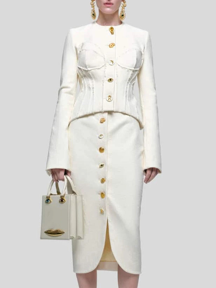 طقم مكون من جاكيت مصمم خصيصًا وتنورة متوسطة الطول بأزرار مع لمسات ذهبية - إيلودي