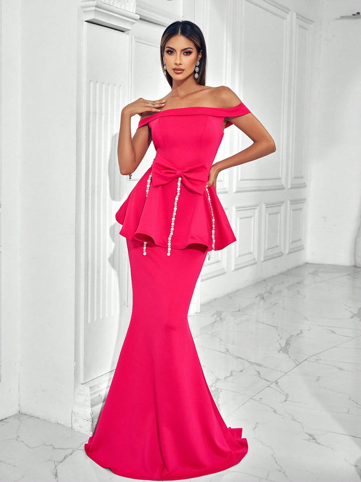 فستان ببلوم مكشوف الكتفين مع تفاصيل فيونكة على الخصر – فيوراكسا