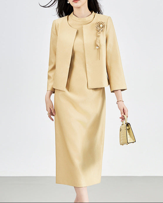 robe midi à manches courtes avec des appliqués floraux 3D - BLOOMIQ 