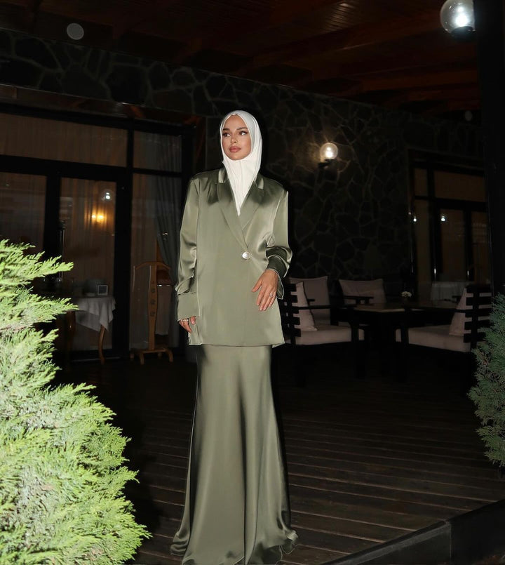 طقم بليزر ساتان وبنطال واسع الساقين – أوليفيا