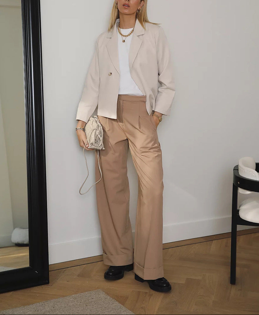 بدلة مصممة خصيصًا بأزرار ذهبية – مارون