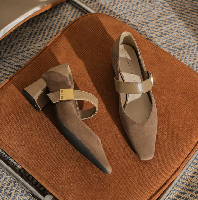 block heel pumps with suede finish and strap detail – AMARAQLU